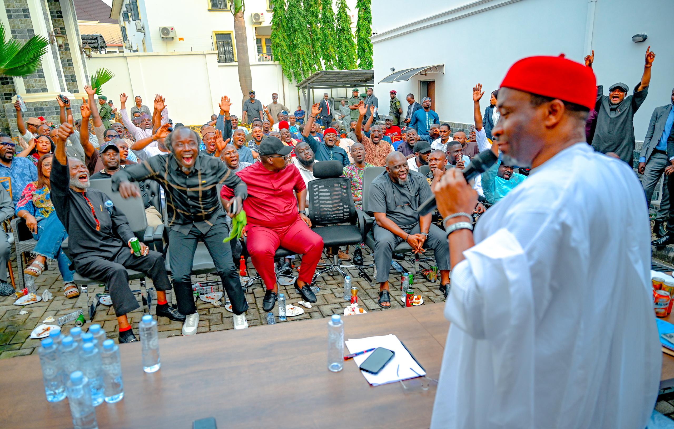 DS Benjamin Kalu speaking with indigenous contractors during a meeting