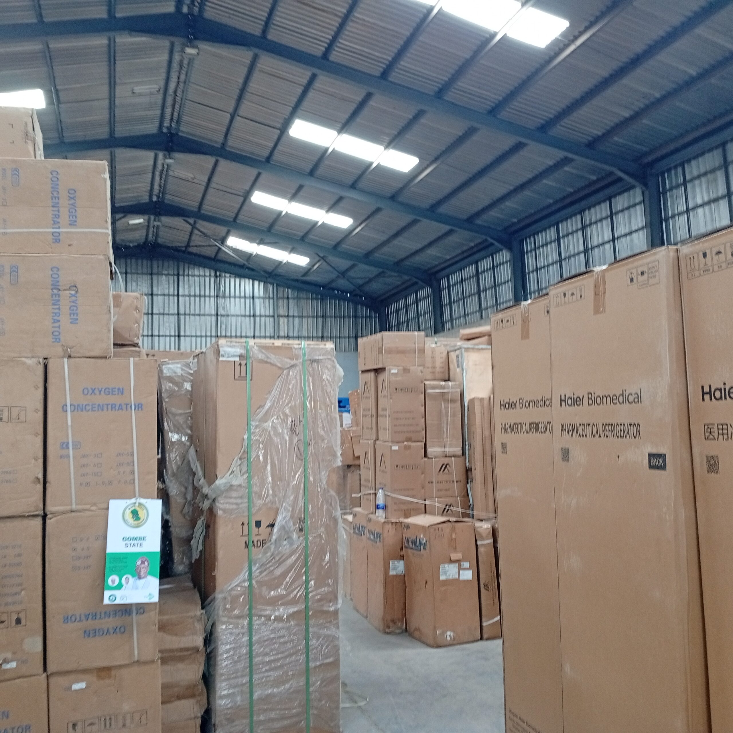 Some hospital equipments for distribution 